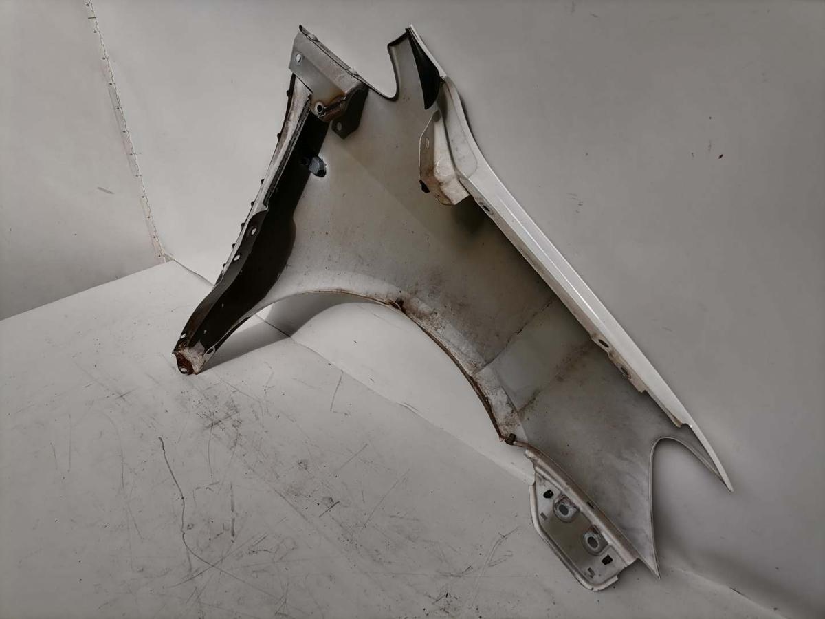 VW Caddy 3 2K original Kotfl&uuml;gel vorn links LB9A Candywei&szlig; Facelift Bj.2011